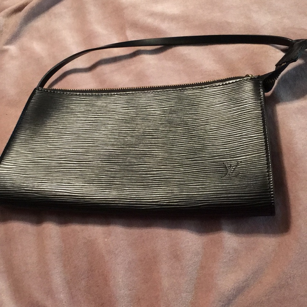 Black Louis Vuitton Pochette Clutch🖤